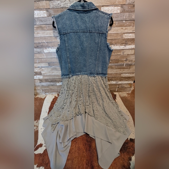 NWT E Retro Denim Vest With Gray Lace And Lining Shark Bite Hem - Picture 9 of 13